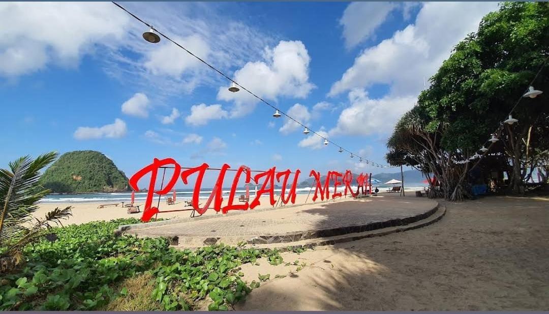 Omah Joglo Pulau Merah Hotel Pasanggaran Exterior photo